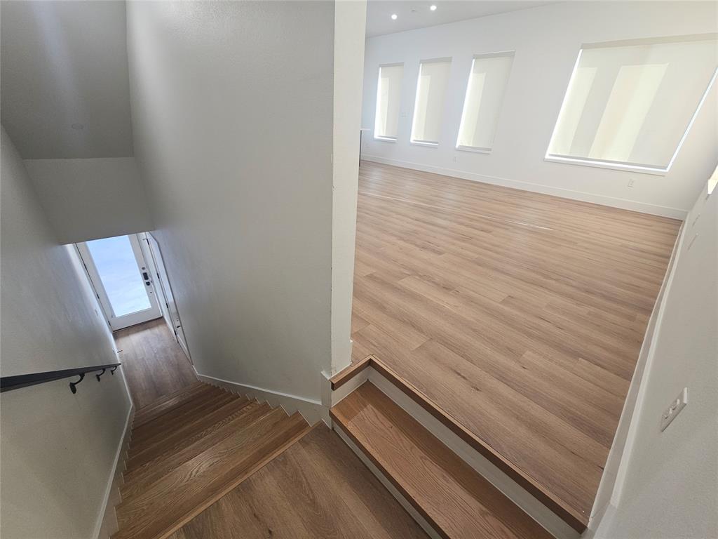 2139 Mail Avenue, Unit 101 Dallas, TX 75235 - Photo 5 of 21 Stairway from entrance to living room