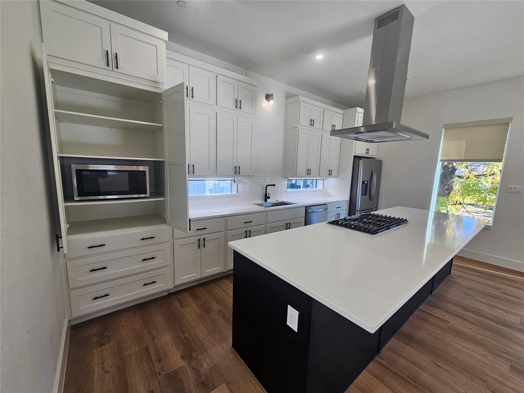 2139 Mail Avenue, Unit 101 Dallas, TX 75235 - Photo 10 of 21 Kitchen with island and hidden microwave