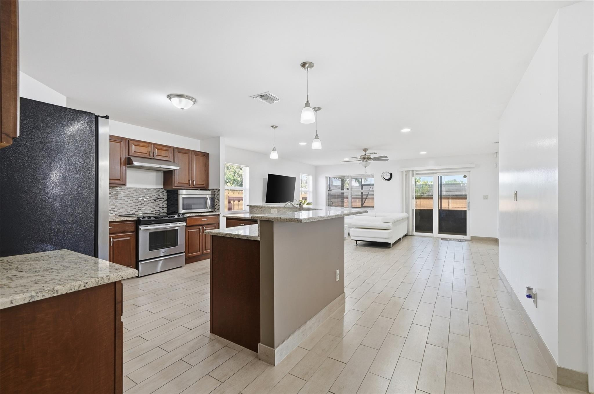 5015 Southwest 18th Street West Park, FL 33021 - Photo 8 of 39 Photo 8