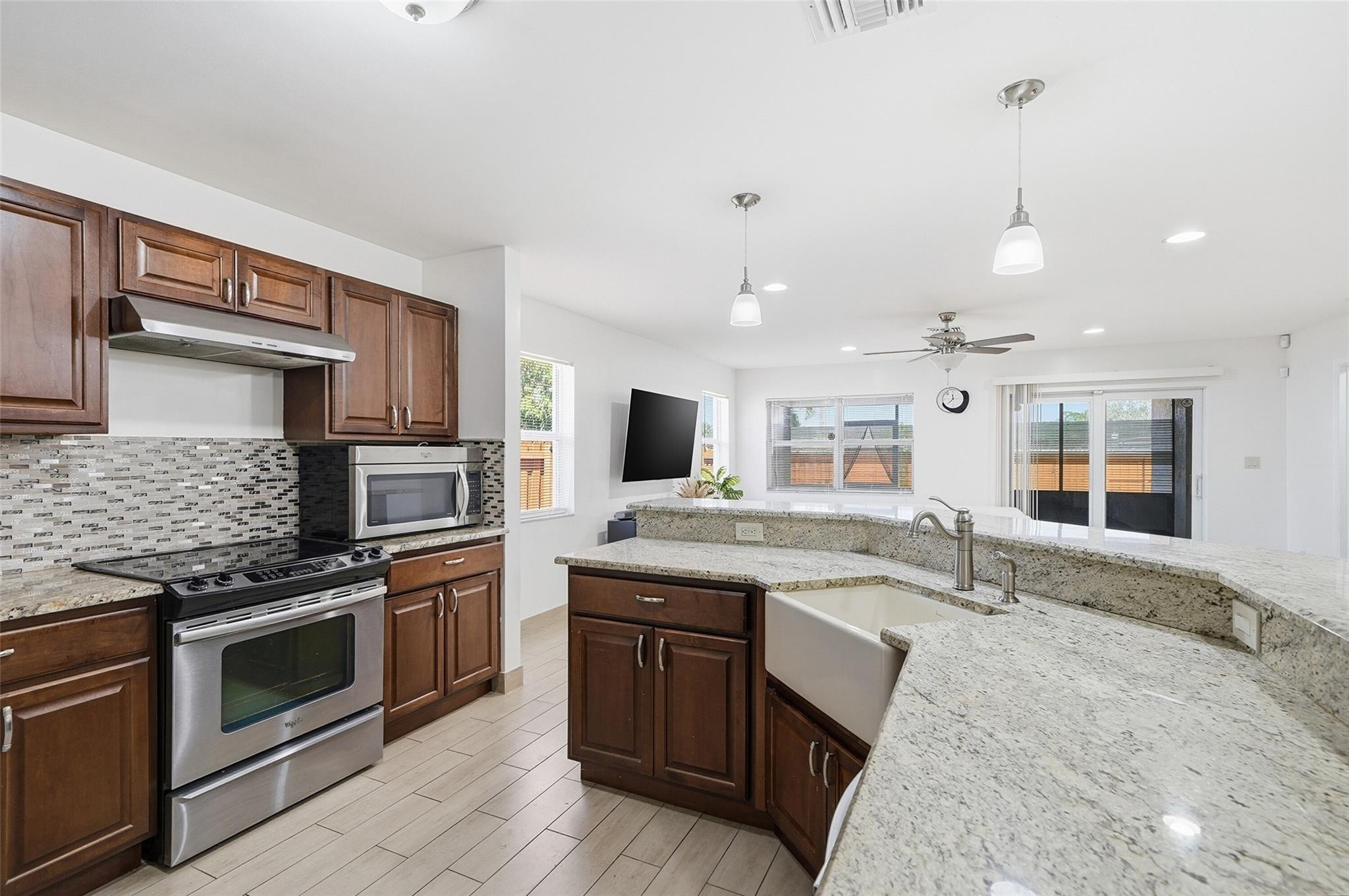 5015 Southwest 18th Street West Park, FL 33021 - Photo 10 of 39 Photo 10