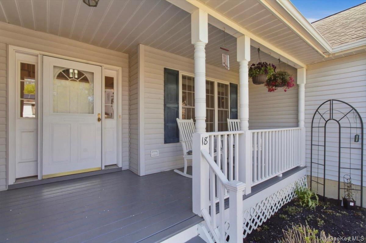 18 Barrett Place Beacon, NY 12508 - Photo 4 of 46