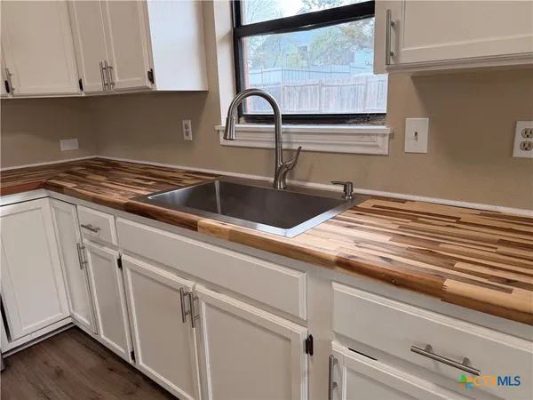 $1,650 | 1616 Lonesome, Canyon Lake, TX 78133