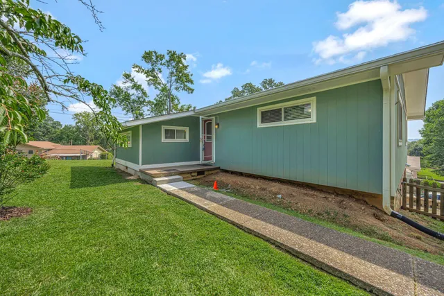 $349,999 | 1331 Cloverdale Circle, Hixson, TN 37343