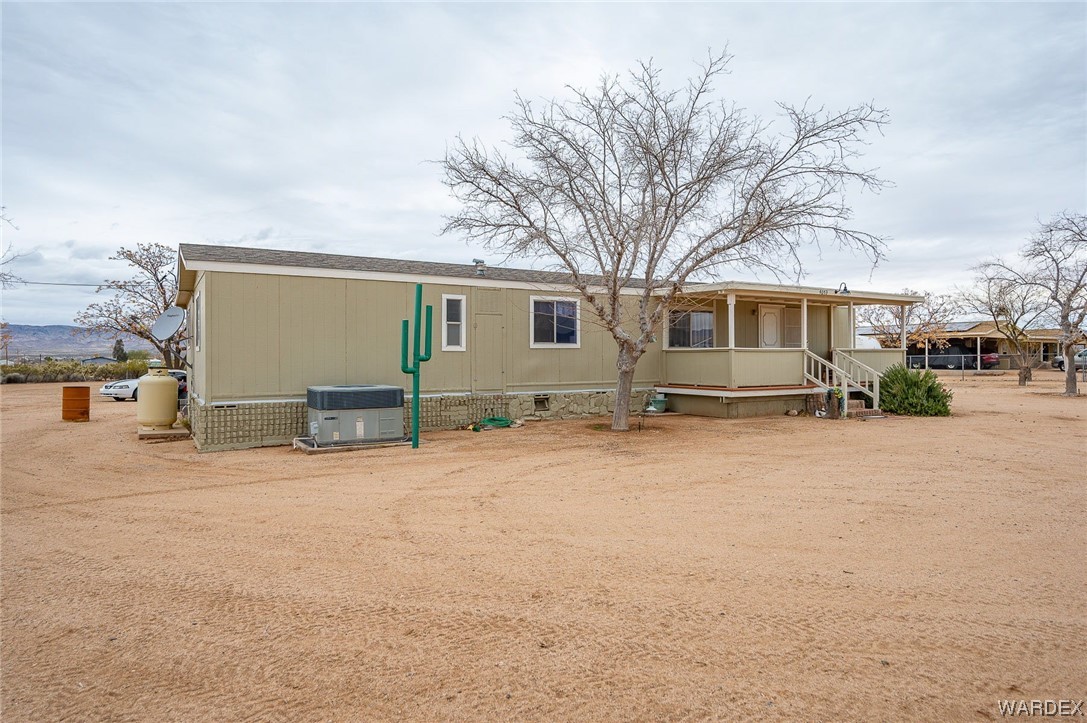4053 Cowlic Road Golden Valley, AZ 86413 - Photo 1 of 25 a view of a house with a patio