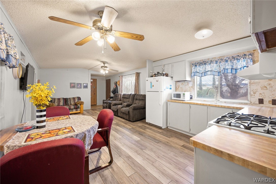 4053 Cowlic Road Golden Valley, AZ 86413 - Photo 14 of 25 a living room with furniture and kitchen view