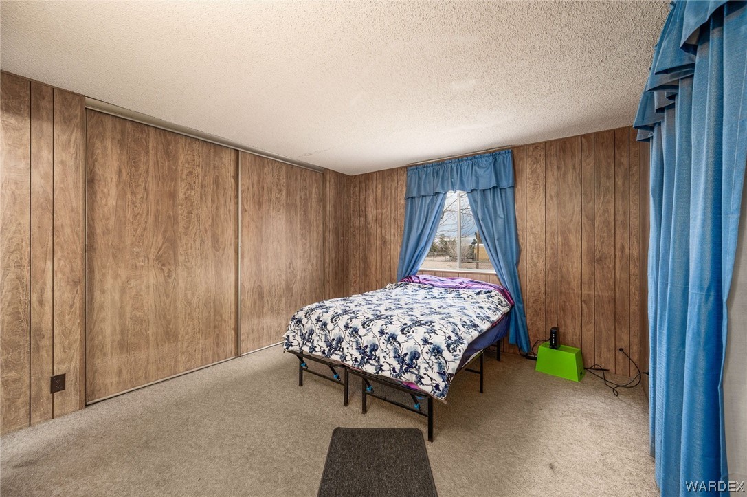 4053 Cowlic Road Golden Valley, AZ 86413 - Photo 17 of 25 a room with a bed and a table