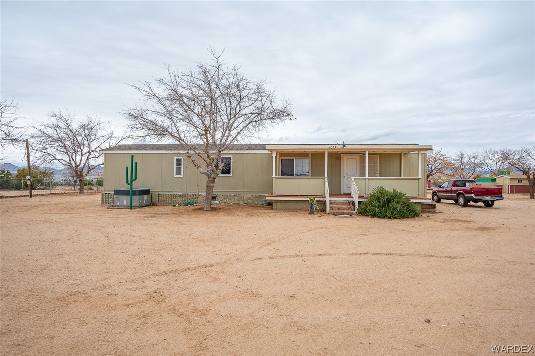 4053 Cowlic Road Golden Valley, AZ 86413 - Photo 6 of 25 a car parked in front of house