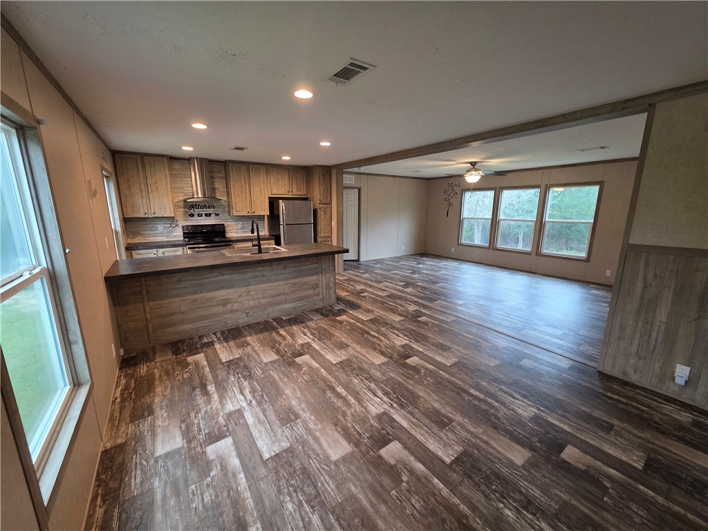 208 Redwood Road Somerville, TX 77879 - Photo 2 of 17