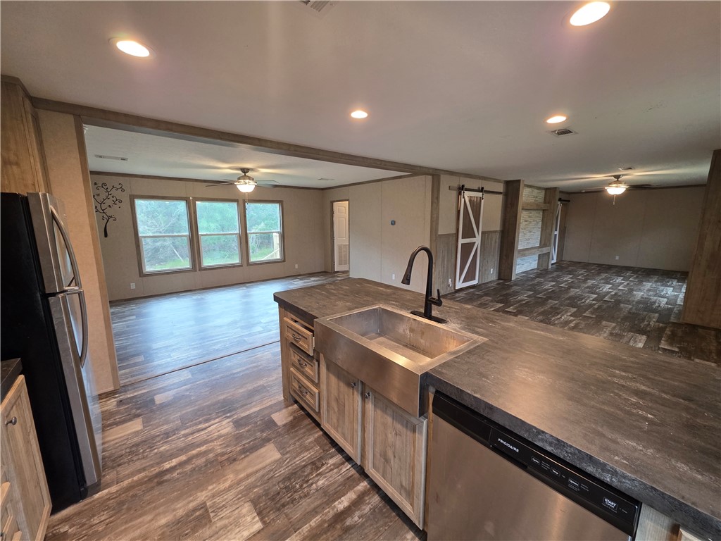 208 Redwood Road Somerville, TX 77879 - Photo 3 of 17