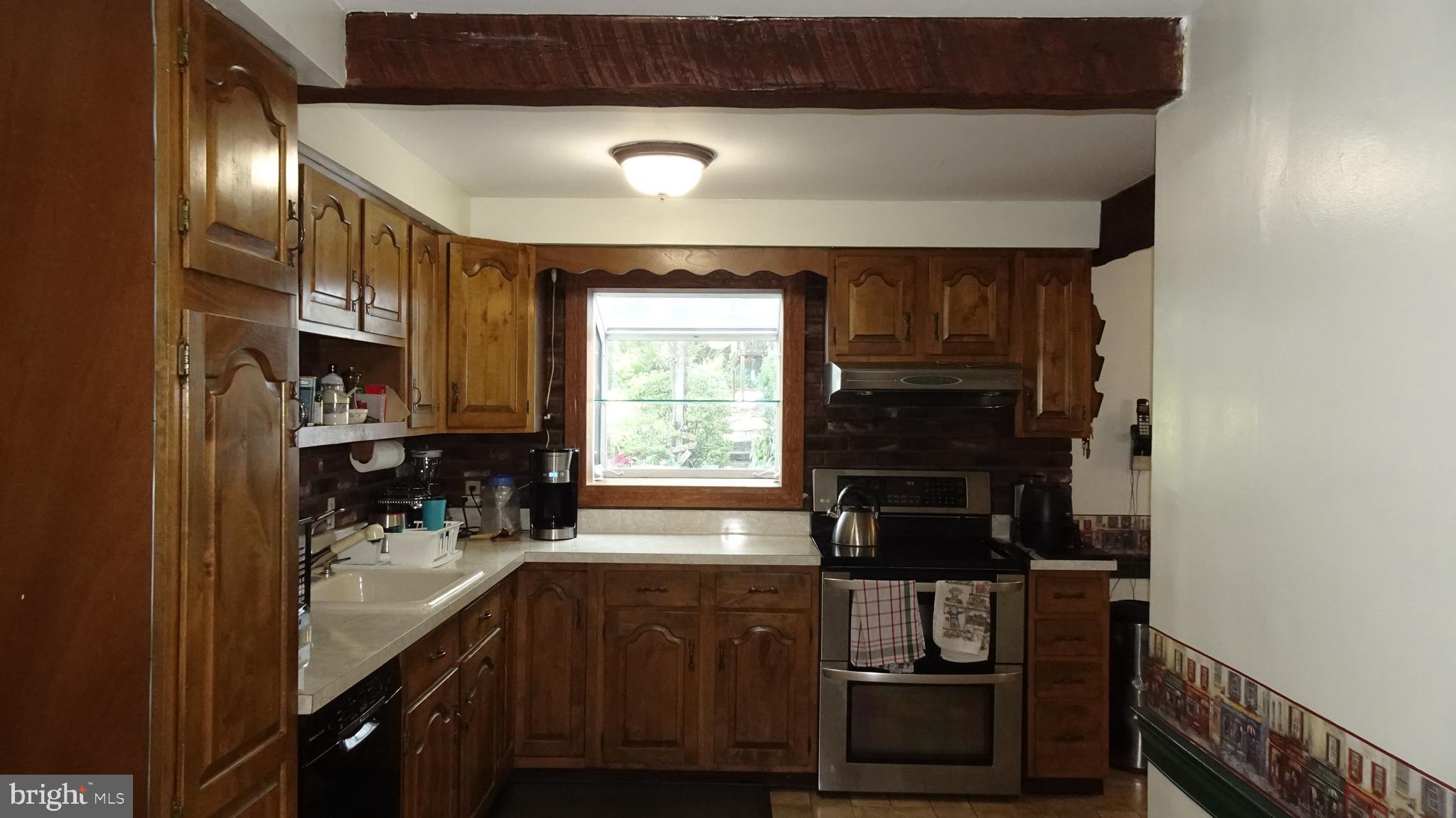37 Horsham Road Hatboro, PA 19040 - Photo 6 of 50 Kitchen with lots of counter space