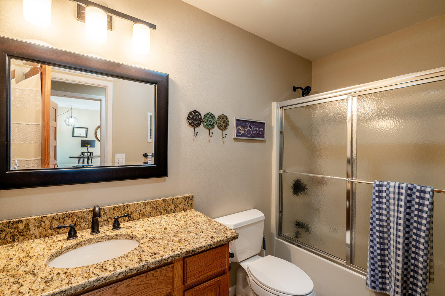 10 River Rock Road Sheridan, WY 82801 - Photo 22 of 40 Guest Bathroom