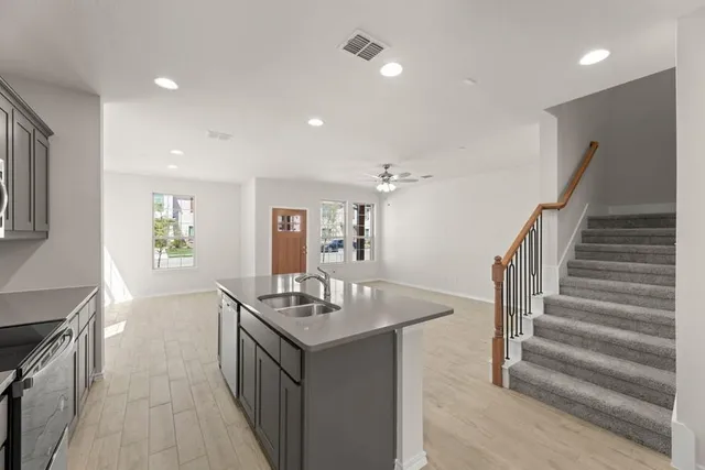 a view of an empty room with a ceiling fan
