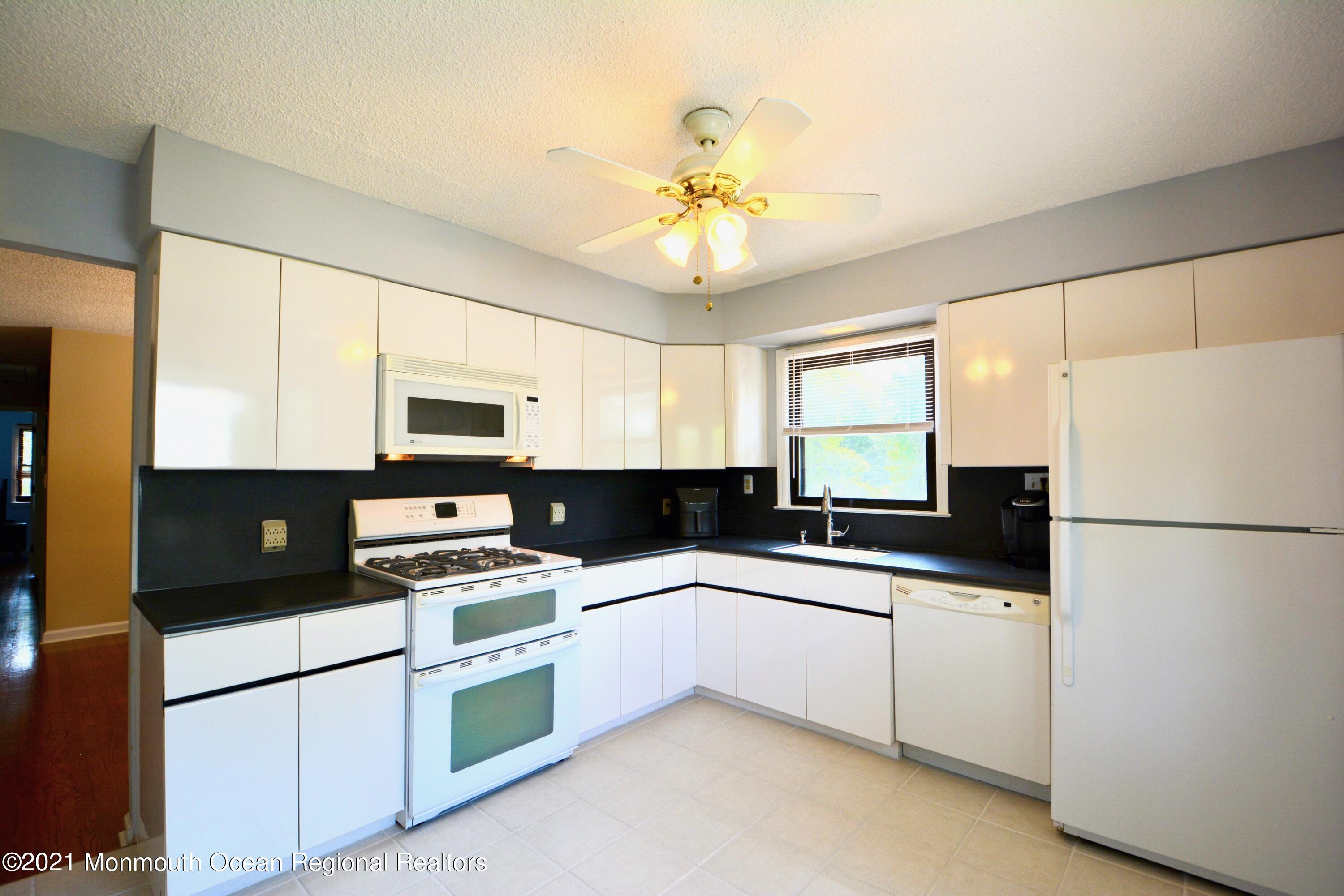 421 Union Hill Road Morganville, NJ 07751 - Photo 14 of 33 Solid Counters