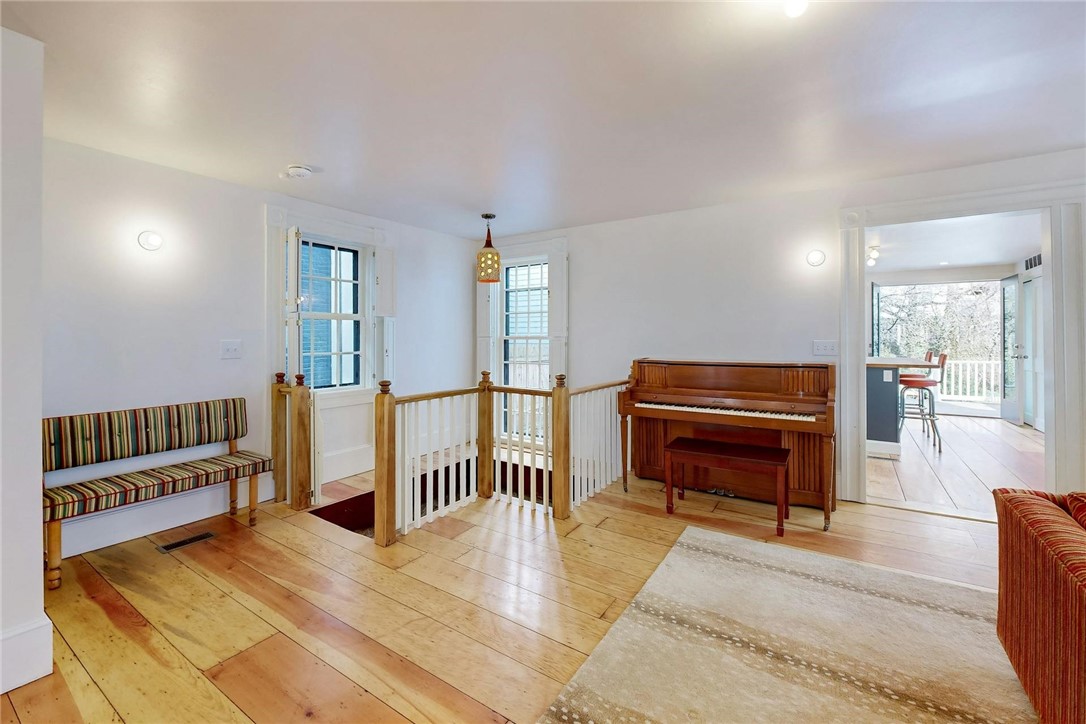 38 John Street Providence, RI 02906 - Photo 11 of 50