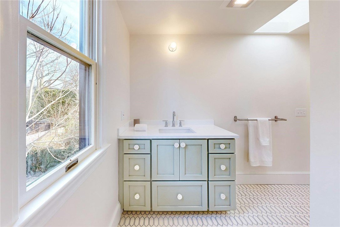 38 John Street Providence, RI 02906 - Photo 29 of 50