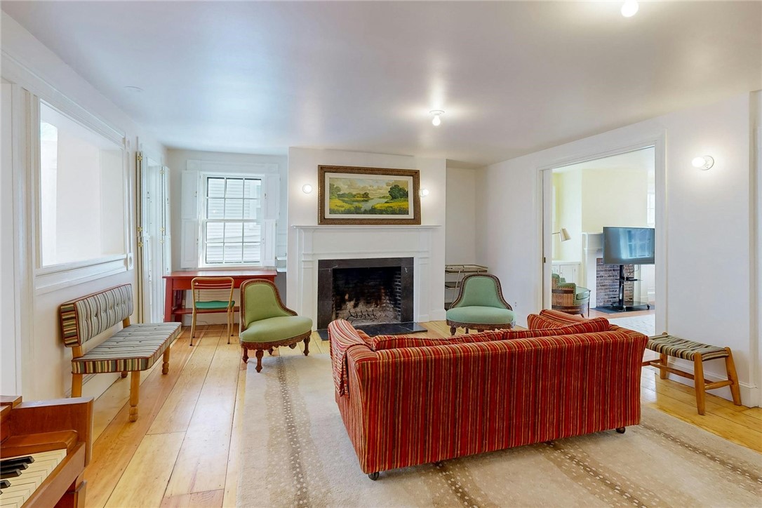 38 John Street Providence, RI 02906 - Photo 3 of 50