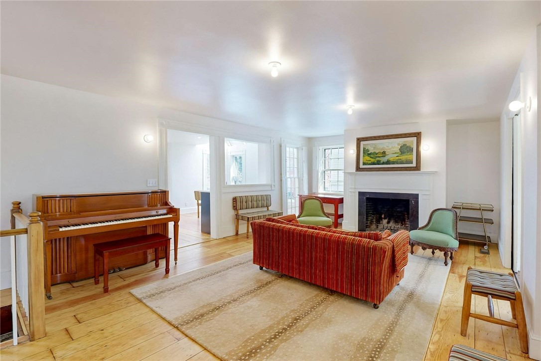 38 John Street Providence, RI 02906 - Photo 4 of 50