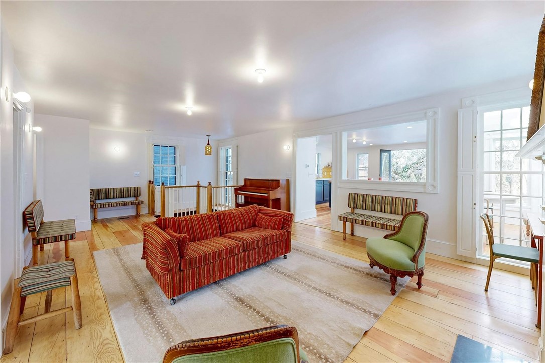 38 John Street Providence, RI 02906 - Photo 5 of 50