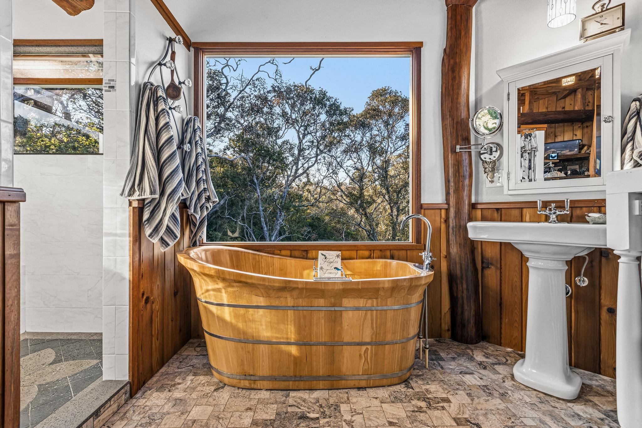 43-5745 Old Stable Road Paauilo, HI 96776 - Photo 19 of 30 a view of a bathtub in a room