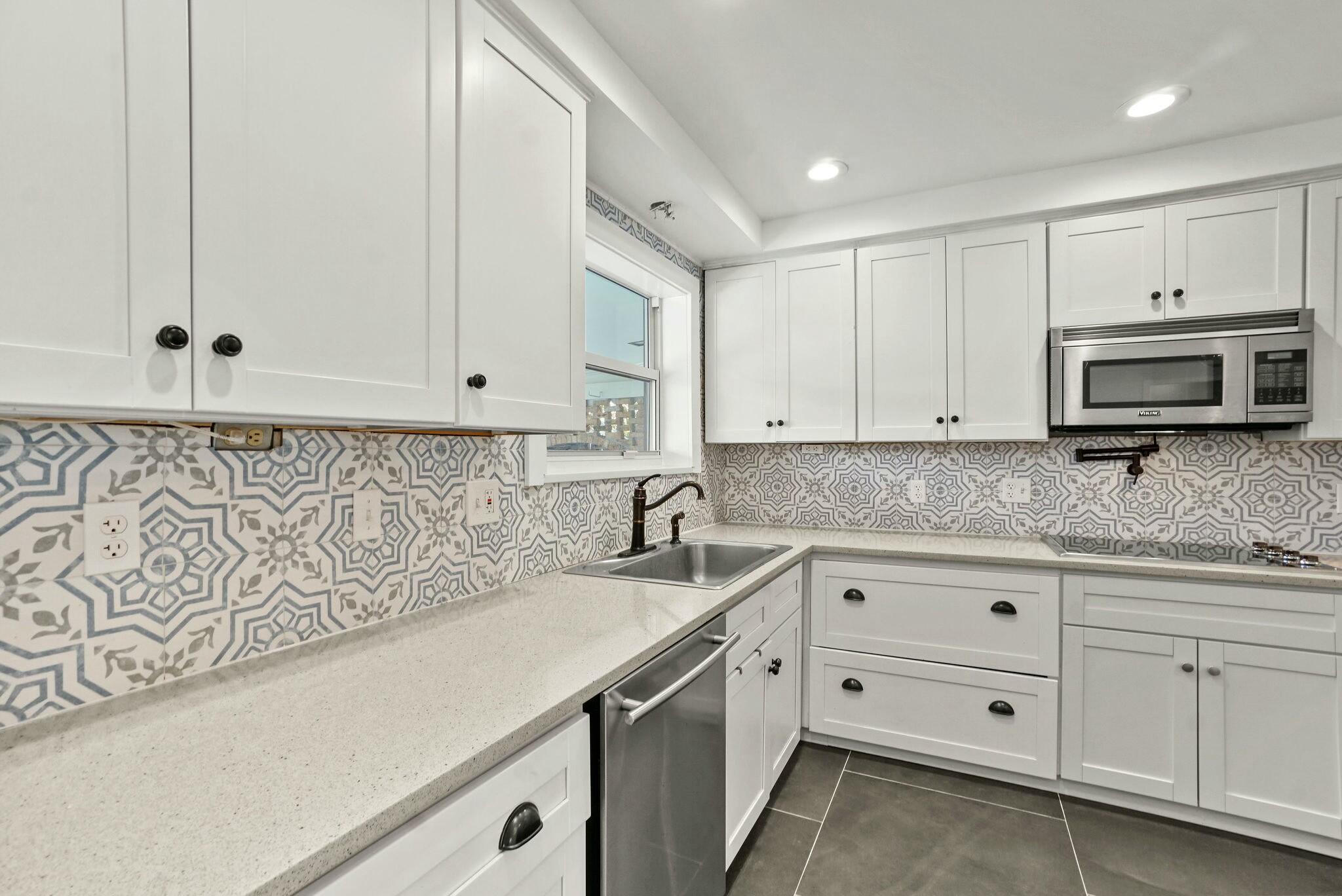 711 Southwest 25th Place Boynton Beach, FL 33435 - Photo 12 of 83 tempImageCWOQmY