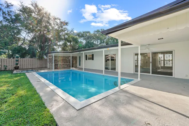 $5,000 | 711 Southwest 25th Place, Boynton Beach, FL 33435