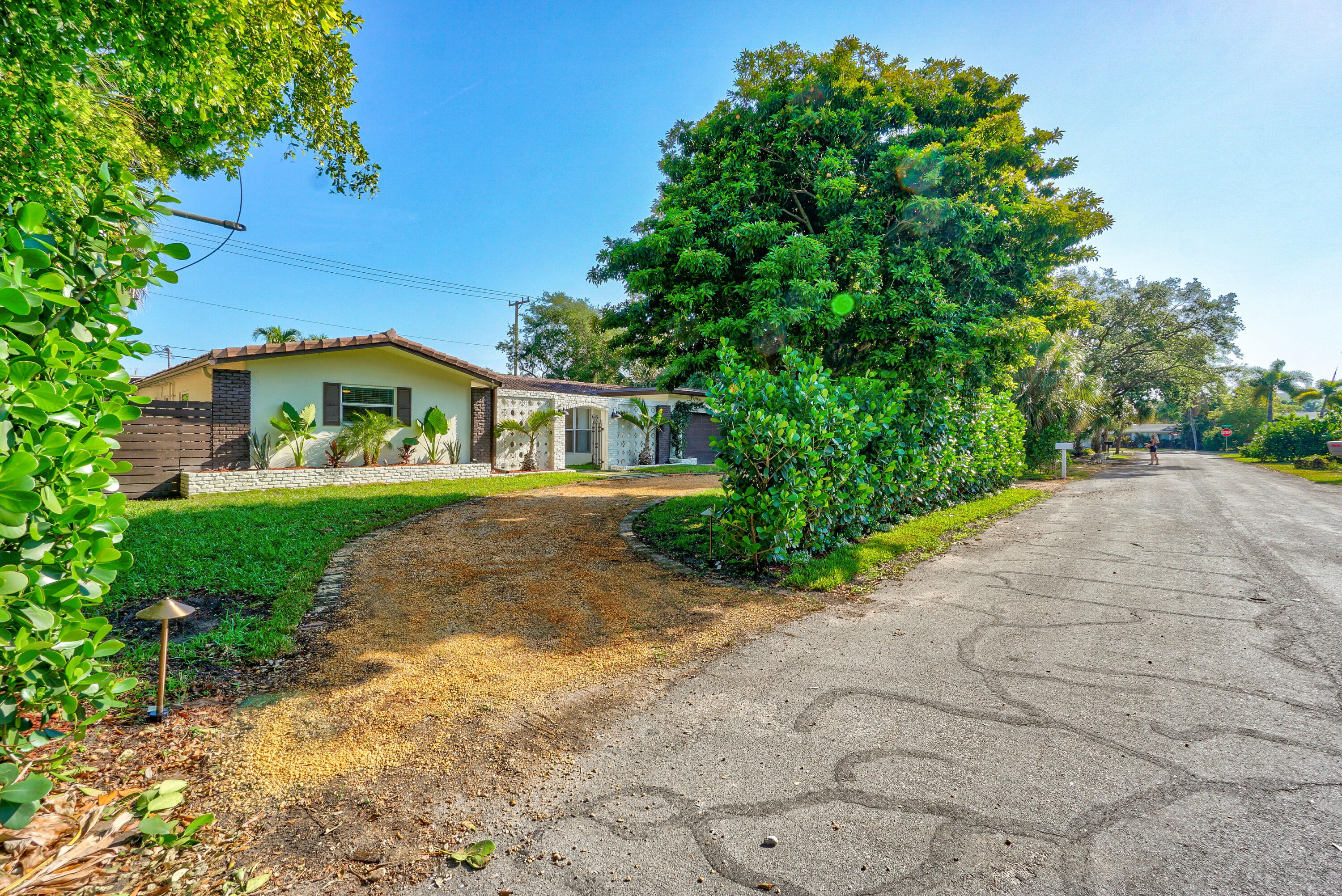 711 Southwest 25th Place Boynton Beach, FL 33435 - Photo 4 of 83 711SW25thPl_01_edit