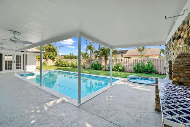 $5,000 | 711 Southwest 25th Place, Boynton Beach, FL 33435