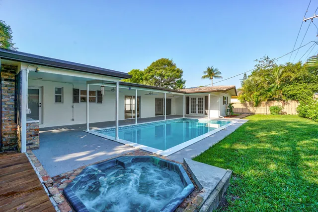 $5,000 | 711 Southwest 25th Place, Boynton Beach, FL 33435