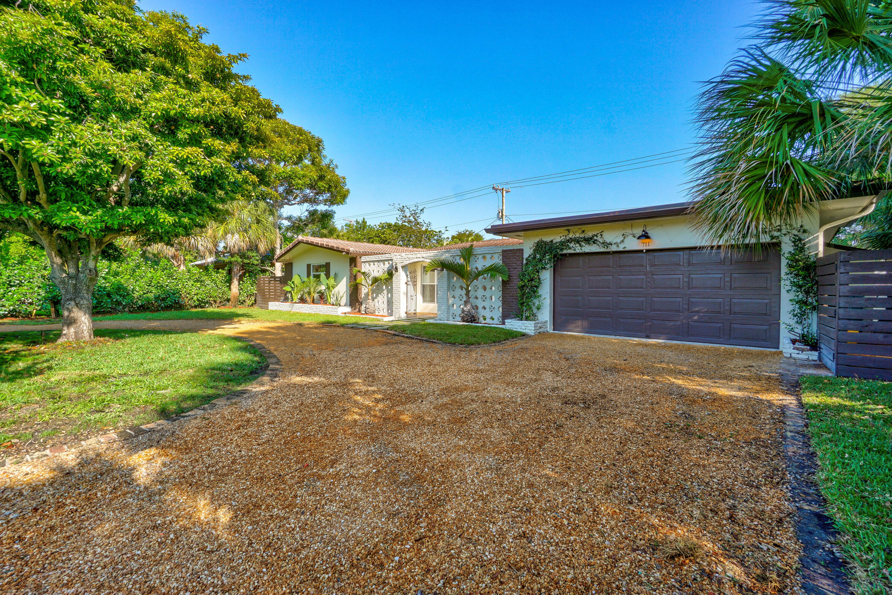 711 Southwest 25th Place Boynton Beach, FL 33435 - Photo 6 of 83 711SW25thPl_03_edit