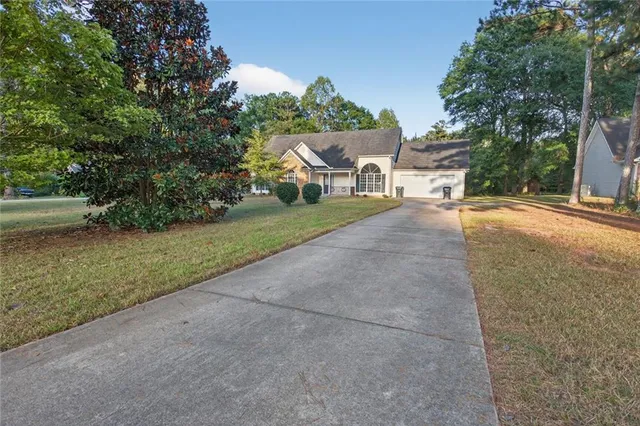 a view of a house with a yard and garage
