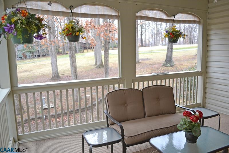 10 Out Of Bounds Road Palmyra, VA 22963 - Photo 17 of 19 a living room with furniture and a potted plant