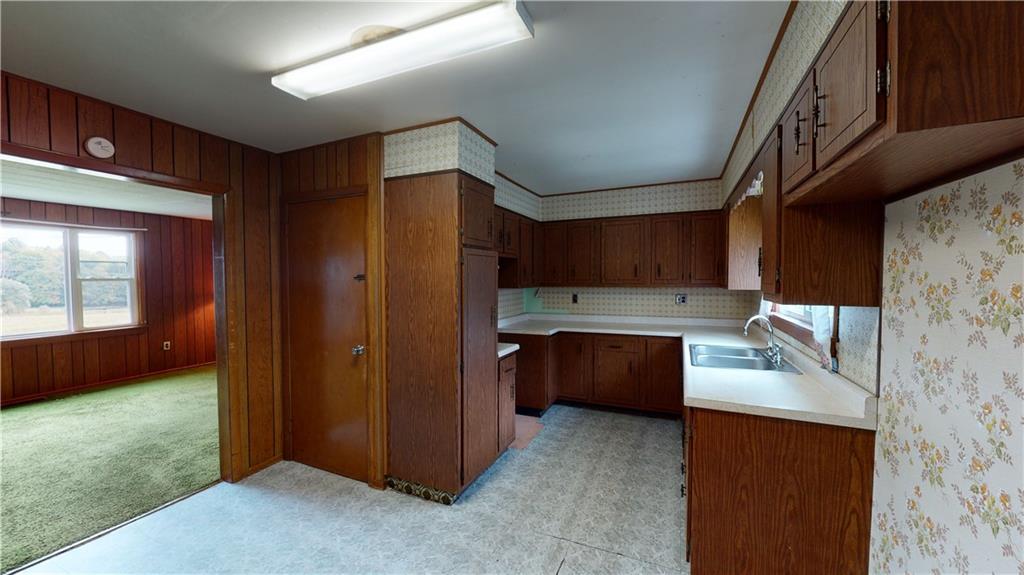 951 White Road Acme, PA 15610 - Photo 3 of 25 Gallery Image 3