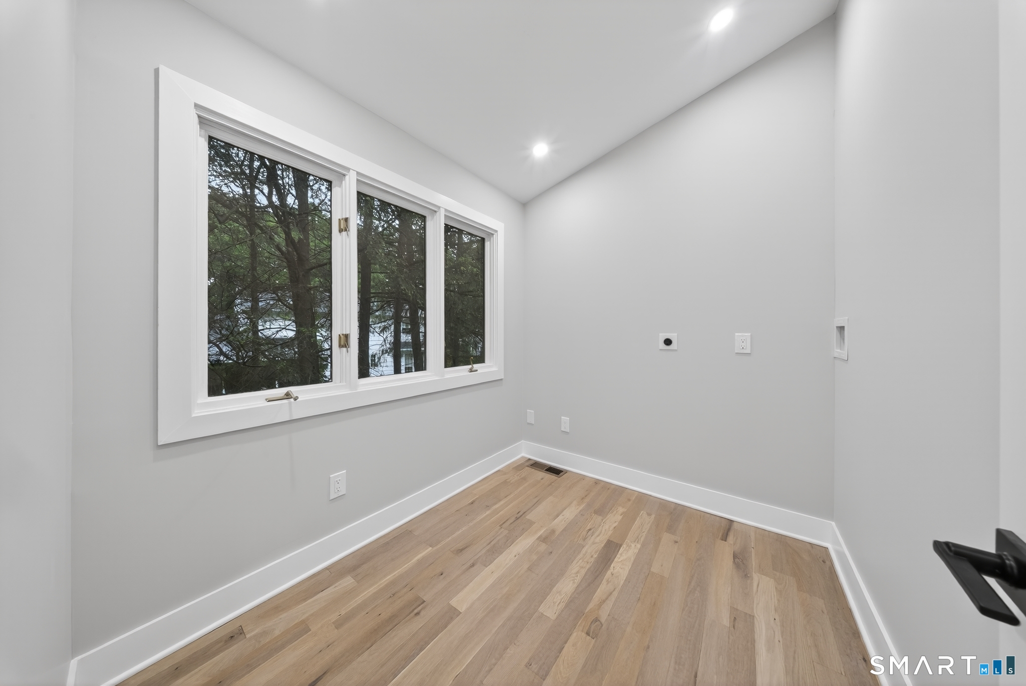 66 Adams Road Fairfield, CT 06824 - Photo 22 of 36