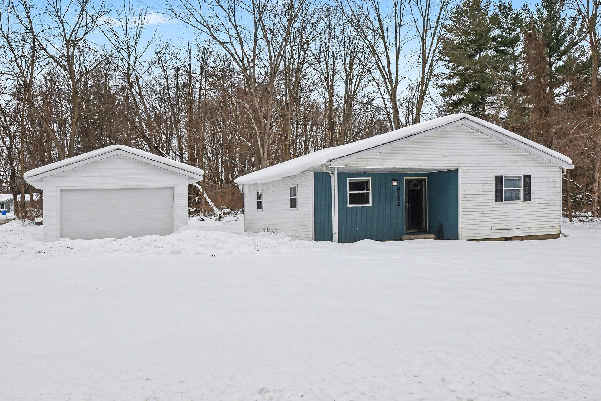 8172 East Emery Road New Carlisle, IN 46552 - Photo 2 of 14 2038x1359