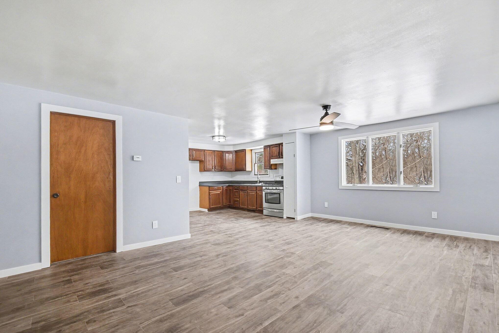 8172 East Emery Road New Carlisle, IN 46552 - Photo 3 of 14 2038x1359