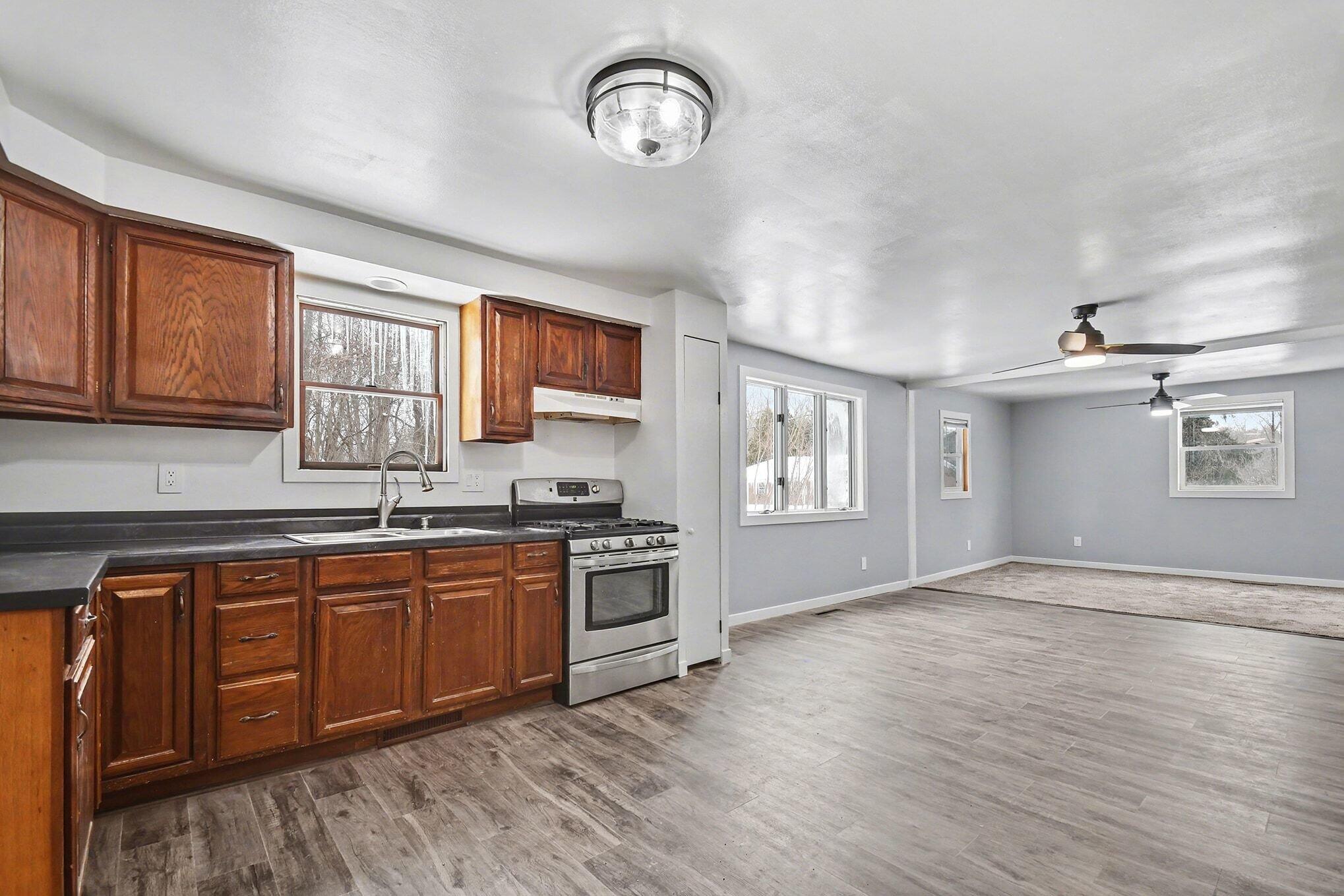 8172 East Emery Road New Carlisle, IN 46552 - Photo 4 of 14 2038x1359