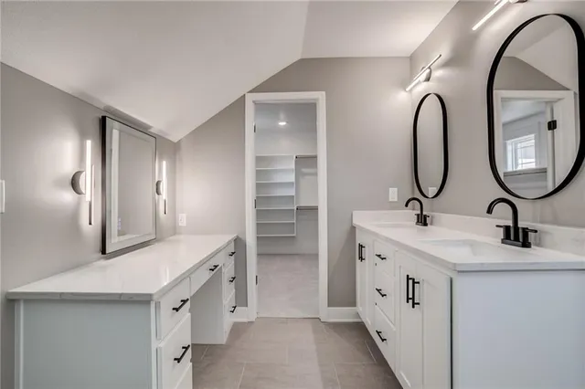 $559,900 | 2189 Heritage Court, Liberty, MO 64068