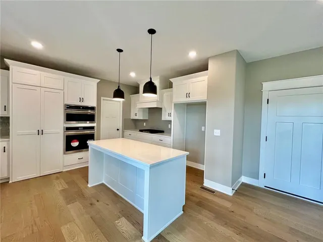 $559,900 | 2189 Heritage Court, Liberty, MO 64068