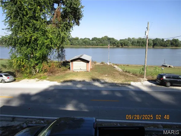 $106,500 | 754 Broadway, Kampsville, IL 62053