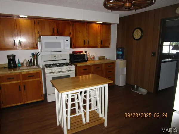 $106,500 | 754 Broadway, Kampsville, IL 62053