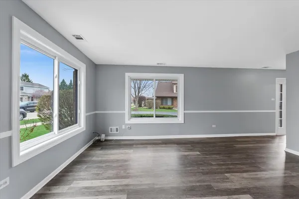 $291,000 | 9239 Hartwood Court, Orland Park, IL 60462