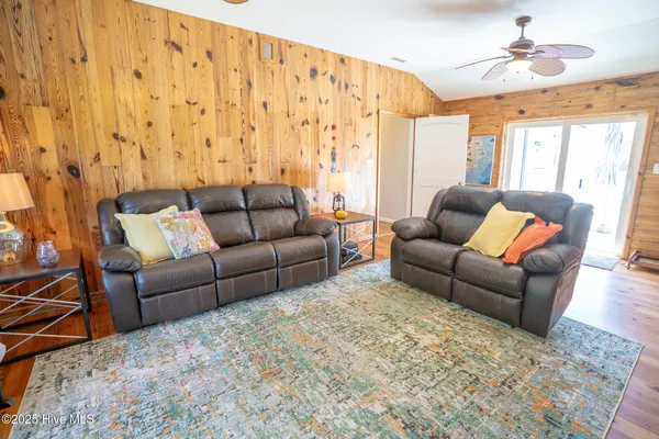 $899,000 | 101 Hamilton Lane, Hubert, NC 28539