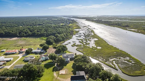 $899,000 | 101 Hamilton Lane, Hubert, NC 28539