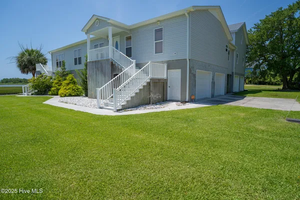 $899,000 | 101 Hamilton Lane, Hubert, NC 28539