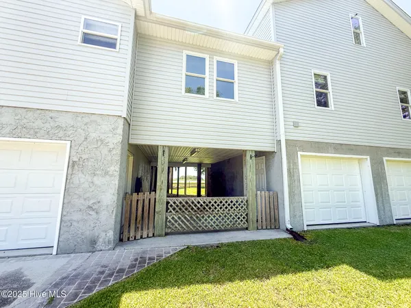 $899,000 | 101 Hamilton Lane, Hubert, NC 28539