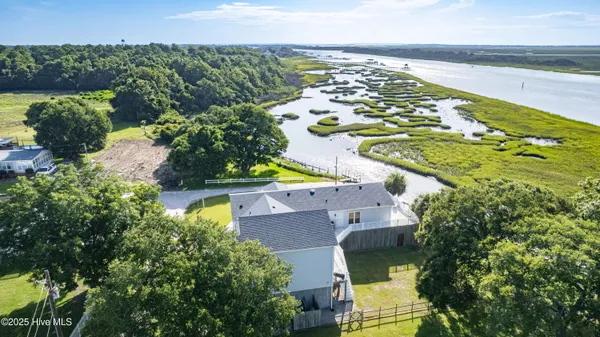 $899,000 | 101 Hamilton Lane, Hubert, NC 28539