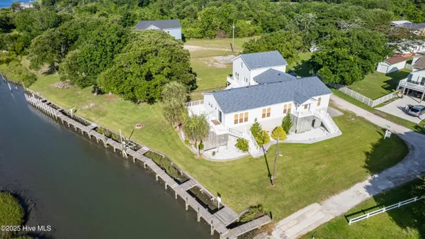 $899,000 | 101 Hamilton Lane, Hubert, NC 28539