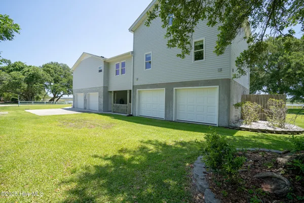 $899,000 | 101 Hamilton Lane, Hubert, NC 28539