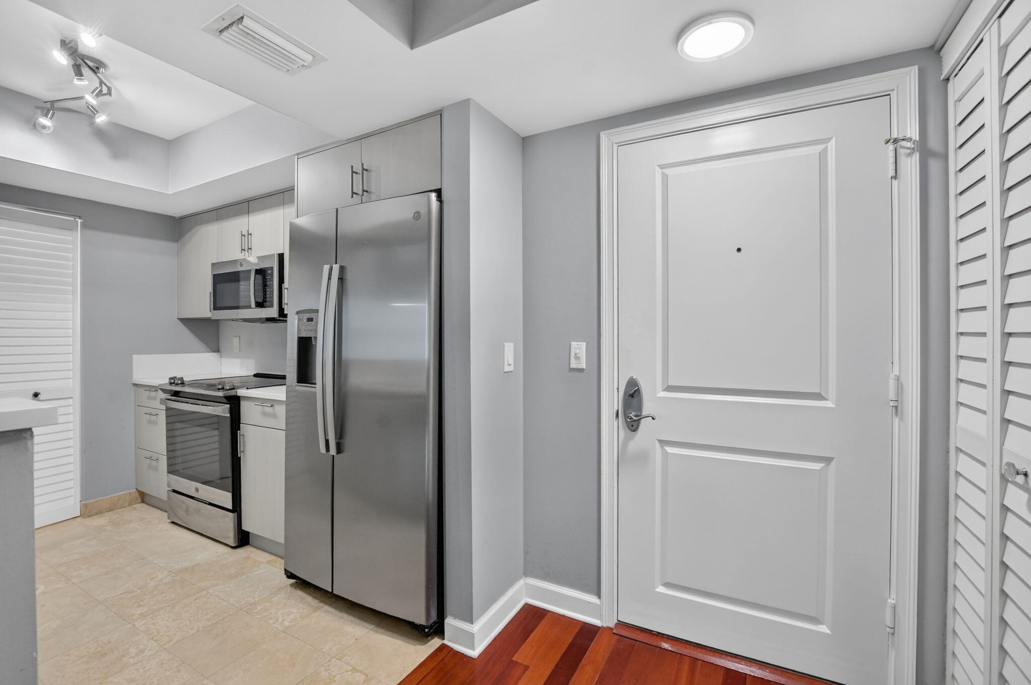 99 Southeast Mizner Boulevard, Unit 435 Boca Raton, FL 33432 - Photo 3 of 45 1-web-or-mls-DSC_1169