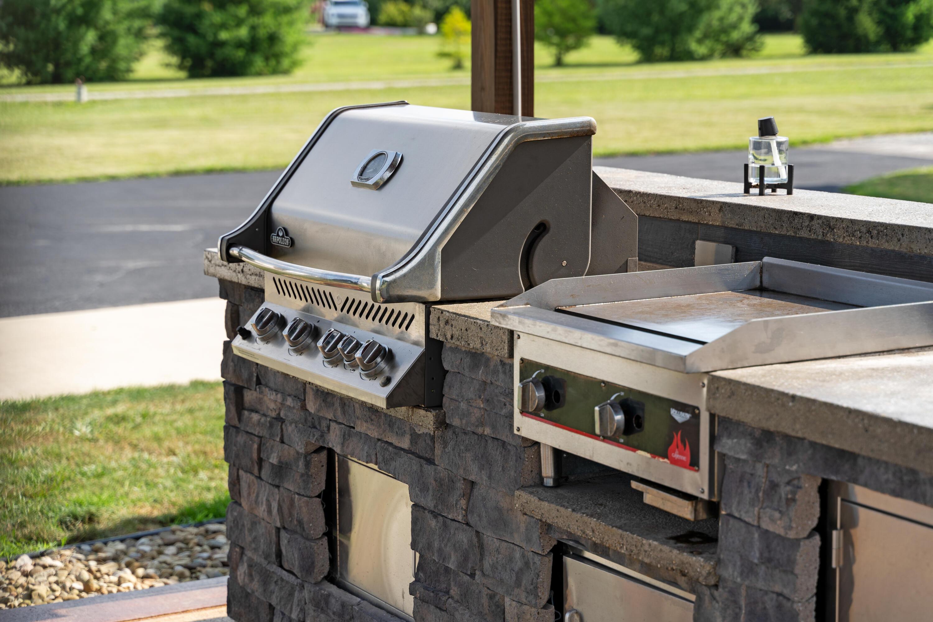 4677 State Rte 61 Sunbury, OH 43074 - Photo 76 of 104 Grill AND flat top griddle!